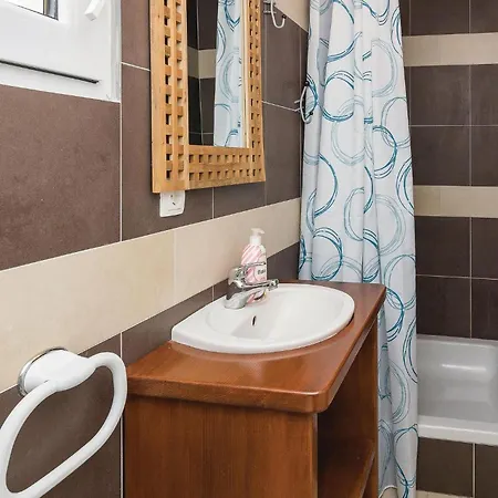 Apartment 1 Bedroom Cozy In *