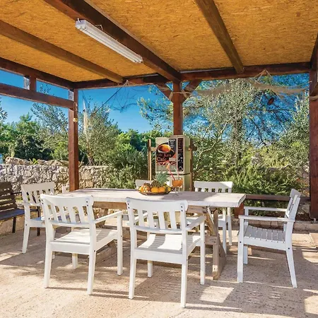 1 Bedroom Cozy In Apartment Vir
