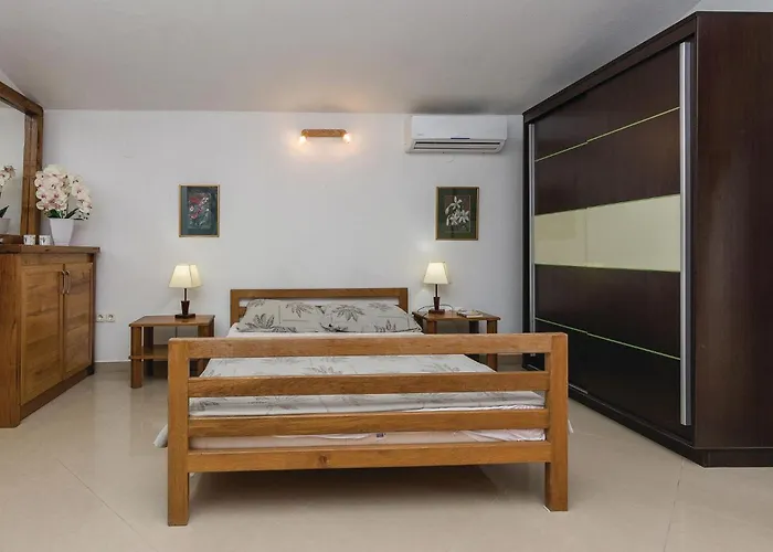 One-bedroom In Appartement Vir